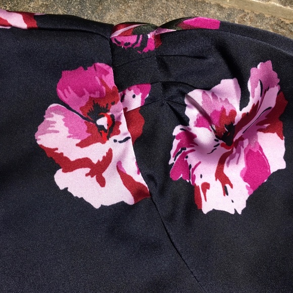 🌺 JOIE floral print blouse with statement sleeves. Large NWT - Picture 5 of 12